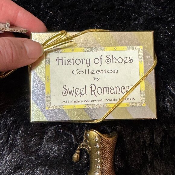 Sweet Romance Antique-Style Victorian Boot Miniature Figurine And Stand - Picture 5 of 5